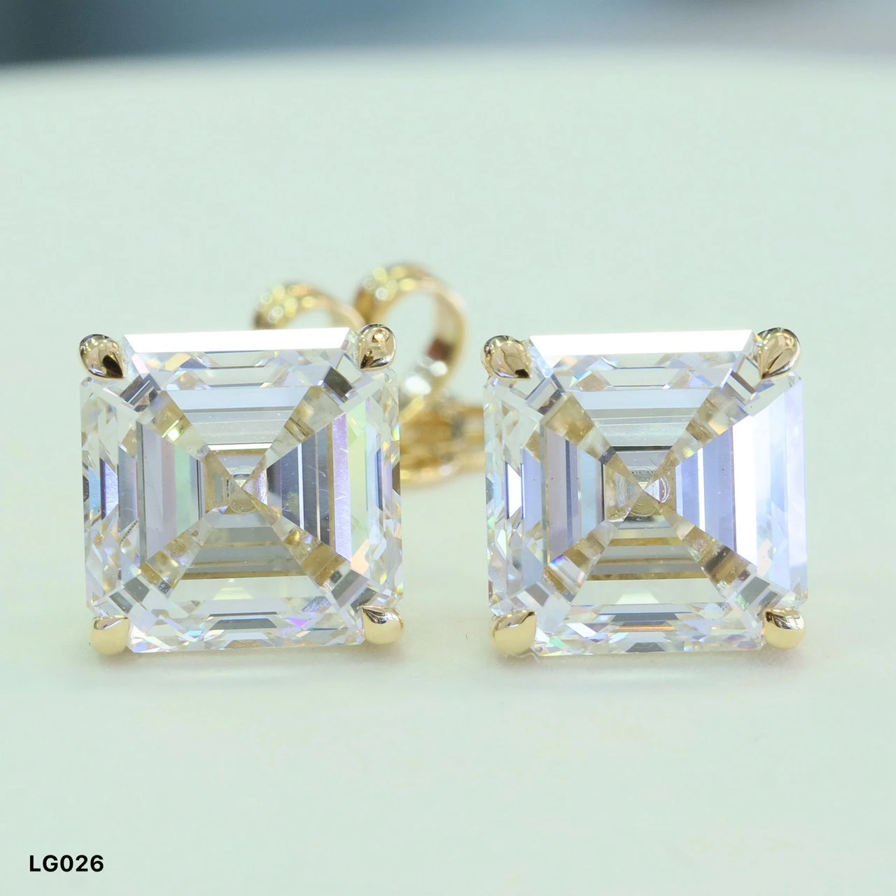 ต่างหูเพชรเม็ดเดี่ยว Asscher Shape LG026